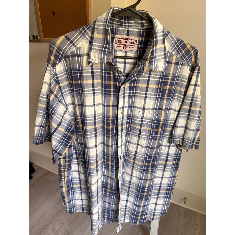 Wrangler Rugged Wear men's‎ short sleeve plaid button up shirt